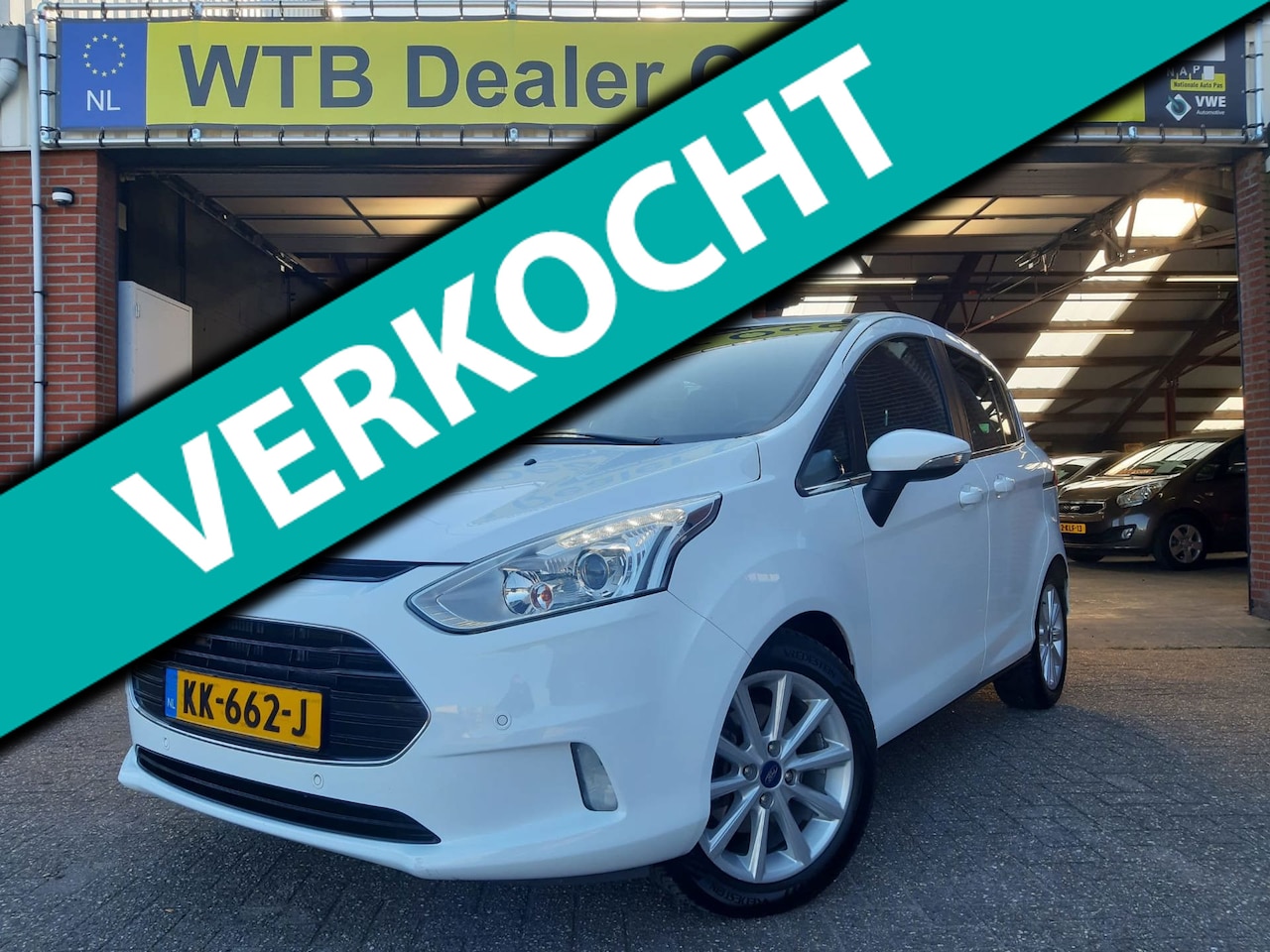 Ford B-Max - 1.0 EcoBoost Titanium 1.0 EcoBoost Titanium, Navigatie, Airco, Cruise Control, Trekhaak, Camera achter, ruime in - AutoWereld.nl