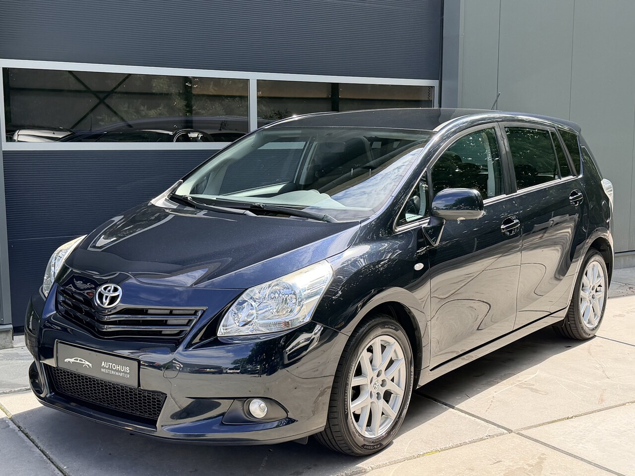Toyota Verso - 1.8 VVT-i 147pk H6 Business Panorama dak Climate Control LMV Camera Trekhaak Navigatie - AutoWereld.nl
