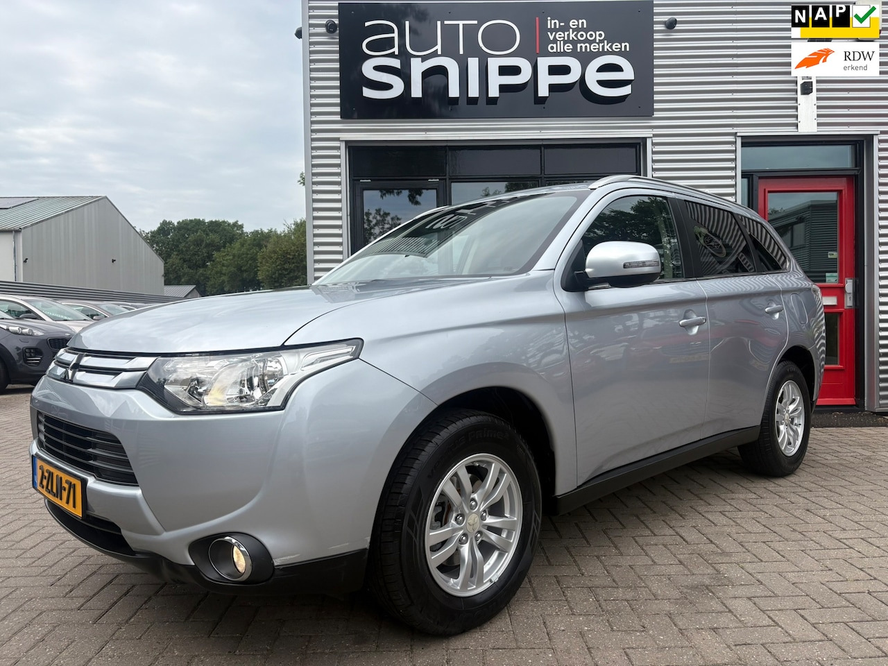 Mitsubishi Outlander - 2.0 Business Edition -7 PERSOONS!-AUTOMAAT-1STE EIGENAAR-CLIMA-TREKHAAK-1600 KG TREKGEWICH - AutoWereld.nl