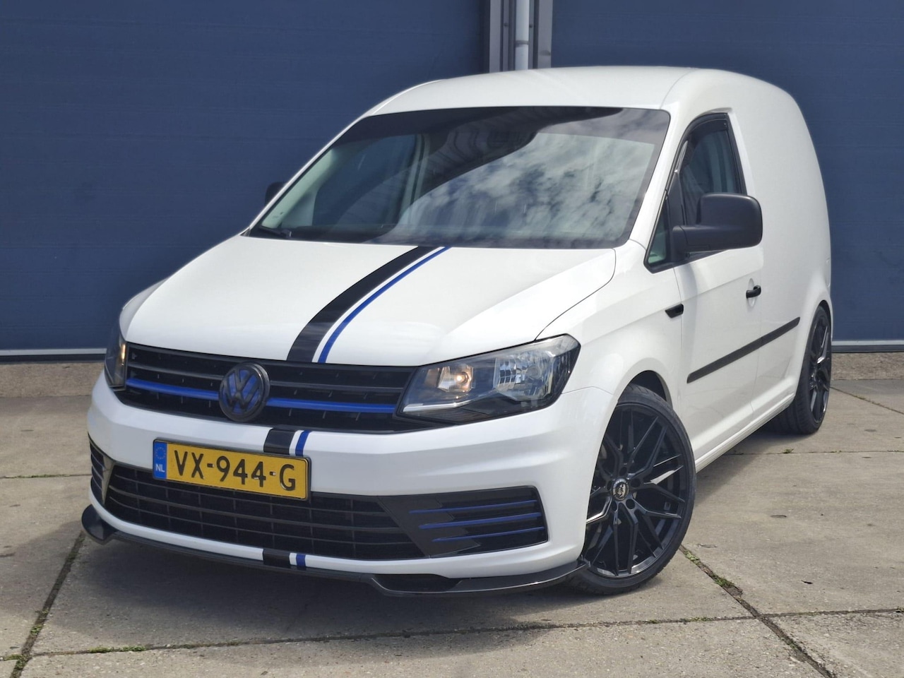 Volkswagen Caddy - 2.0 TDI L1H1 BMT Trendline VERLAAGD / AIRCO / STOEL VERWARMING / EURO 6 / NAVI / MARGE AUT - AutoWereld.nl