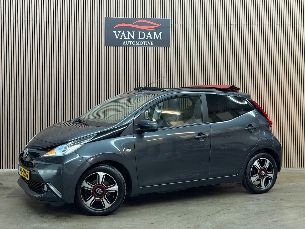 Toyota Aygo - 1.0 VVT-i x-pose 2017 NAP PANO CAMERA CRUISE NAVI - AutoWereld.nl
