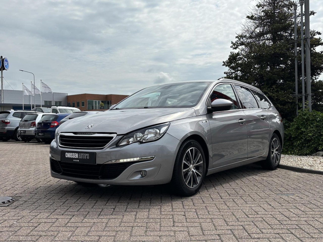 Peugeot 308 SW - 1.2 PureTech Allure 1.2 PureTech Allure, Airco, Cruise, Trekhaak! - AutoWereld.nl
