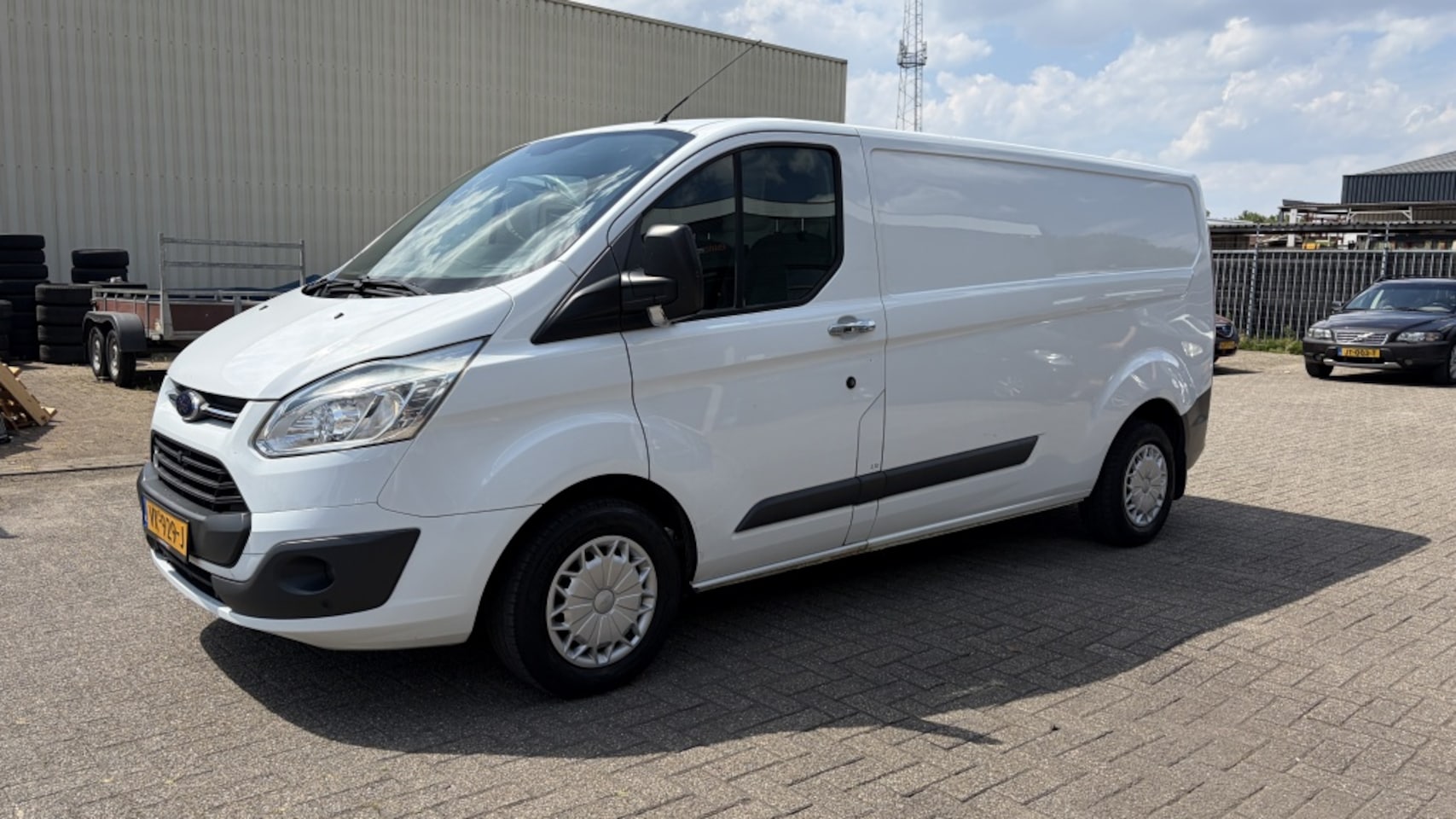 Ford Transit Custom - 290 2.2 TDCI L2H1 Trend I Airco I APK juli 2027 - AutoWereld.nl