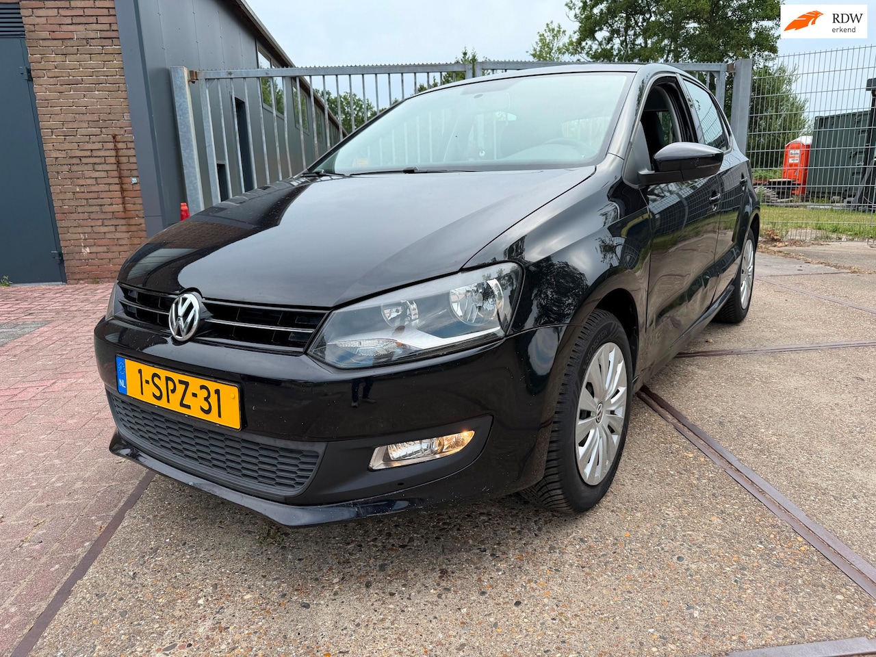 Volkswagen Polo - 1.4-16V 5 Deurs let op lichte schade deur + Dorpel verder nette auto - AutoWereld.nl