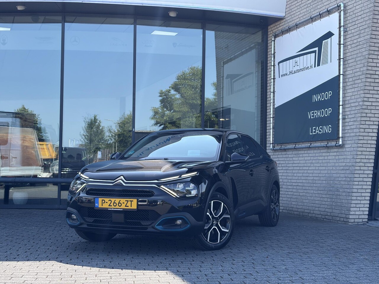 Citroën Ë-C4 - Shine 50 kWh*PANO*ACC*LED*VOORRUITVERW.*LEER*CAM* - AutoWereld.nl