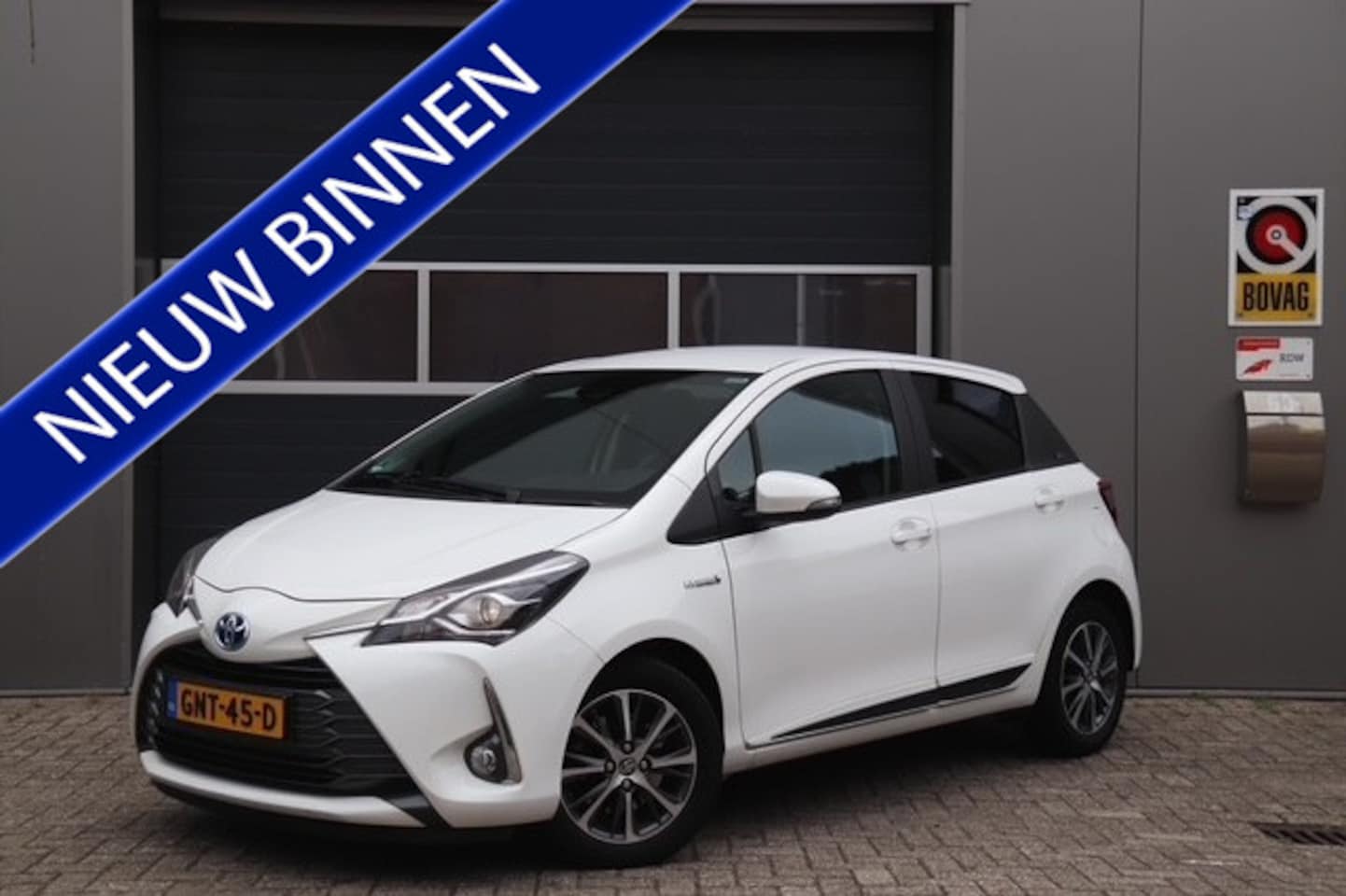 Toyota Yaris - 1.5 Hybrid Y20 Automaat, Stoelverwarming, Carplay, Camera - AutoWereld.nl