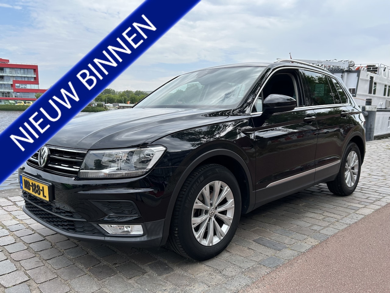 Volkswagen Tiguan - 1.4 TSI ACT Connected Series airco/ecc navi/camera keurige auto - AutoWereld.nl