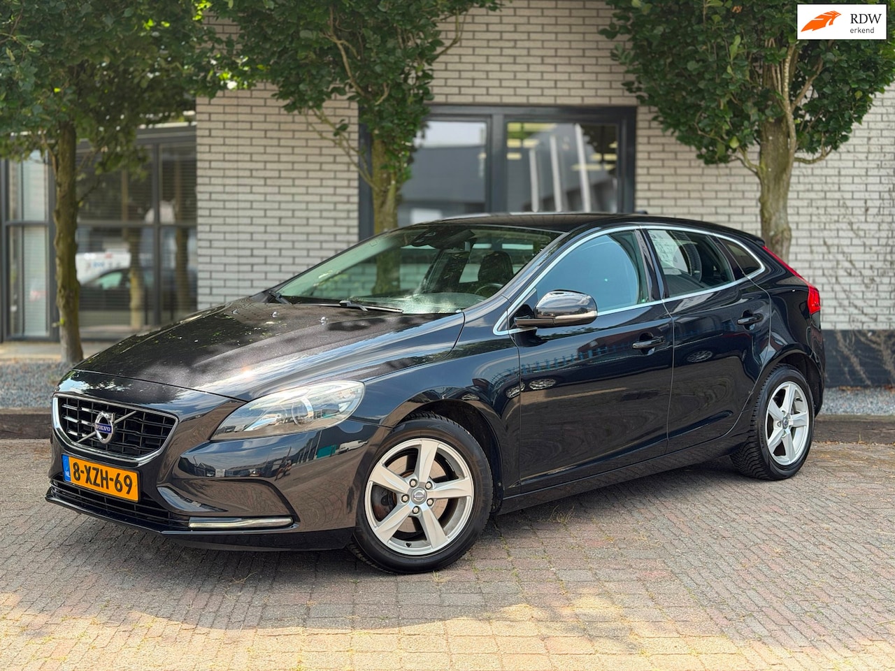 Volvo V40 - 1.6 T3 Summum Navi|ClimateControl|Stoelverwarming|PDC A|Xenon|APK 12-2026 - AutoWereld.nl