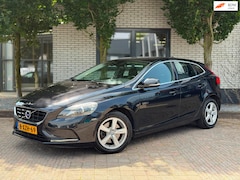 Volvo V40 - 1.6 T3 Summum Navi|ClimateControl|Stoelverwarming|PDC A|Xenon|APK 12-2026