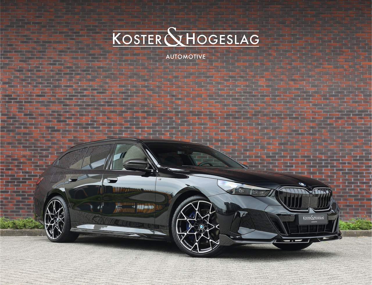 BMW 5-serie Touring - 550e xDrive | M Performance - Pano - B&W - AutoWereld.nl