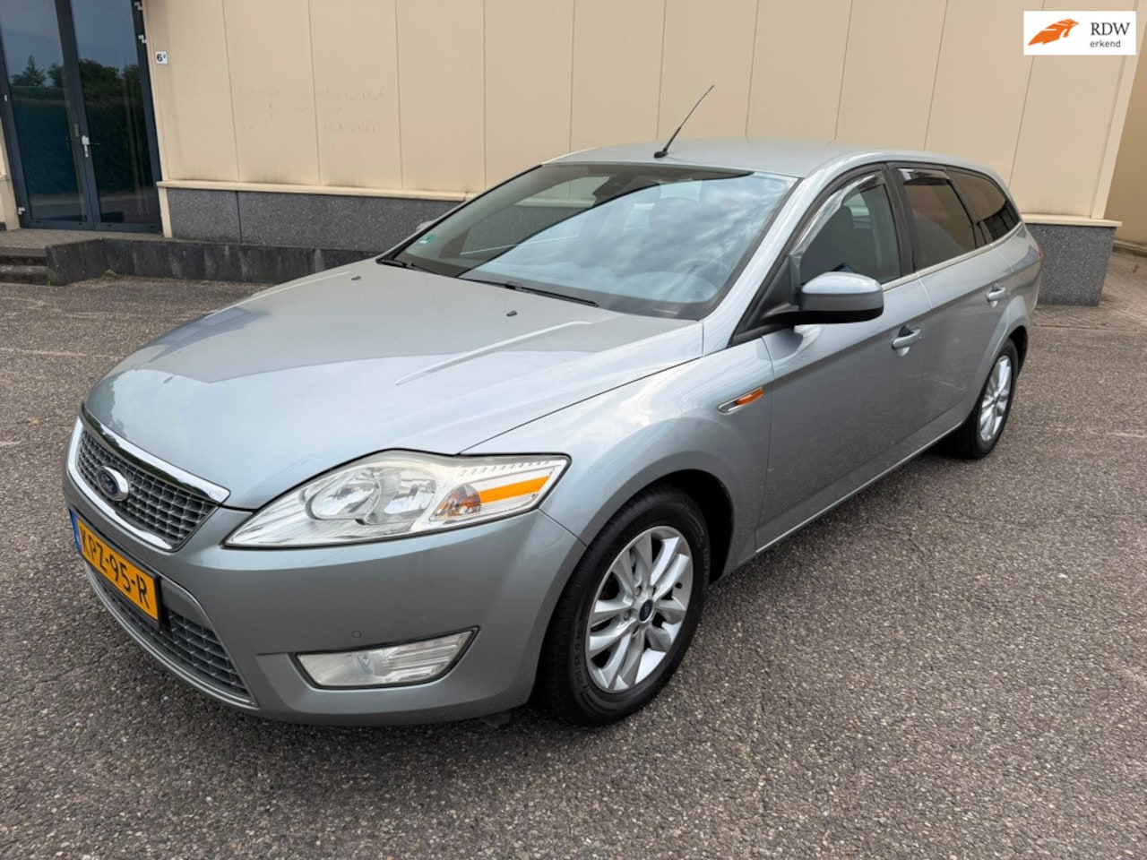 Ford Mondeo Wagon - 2.0-16V Ghia 2.0-16V Ghia - AutoWereld.nl