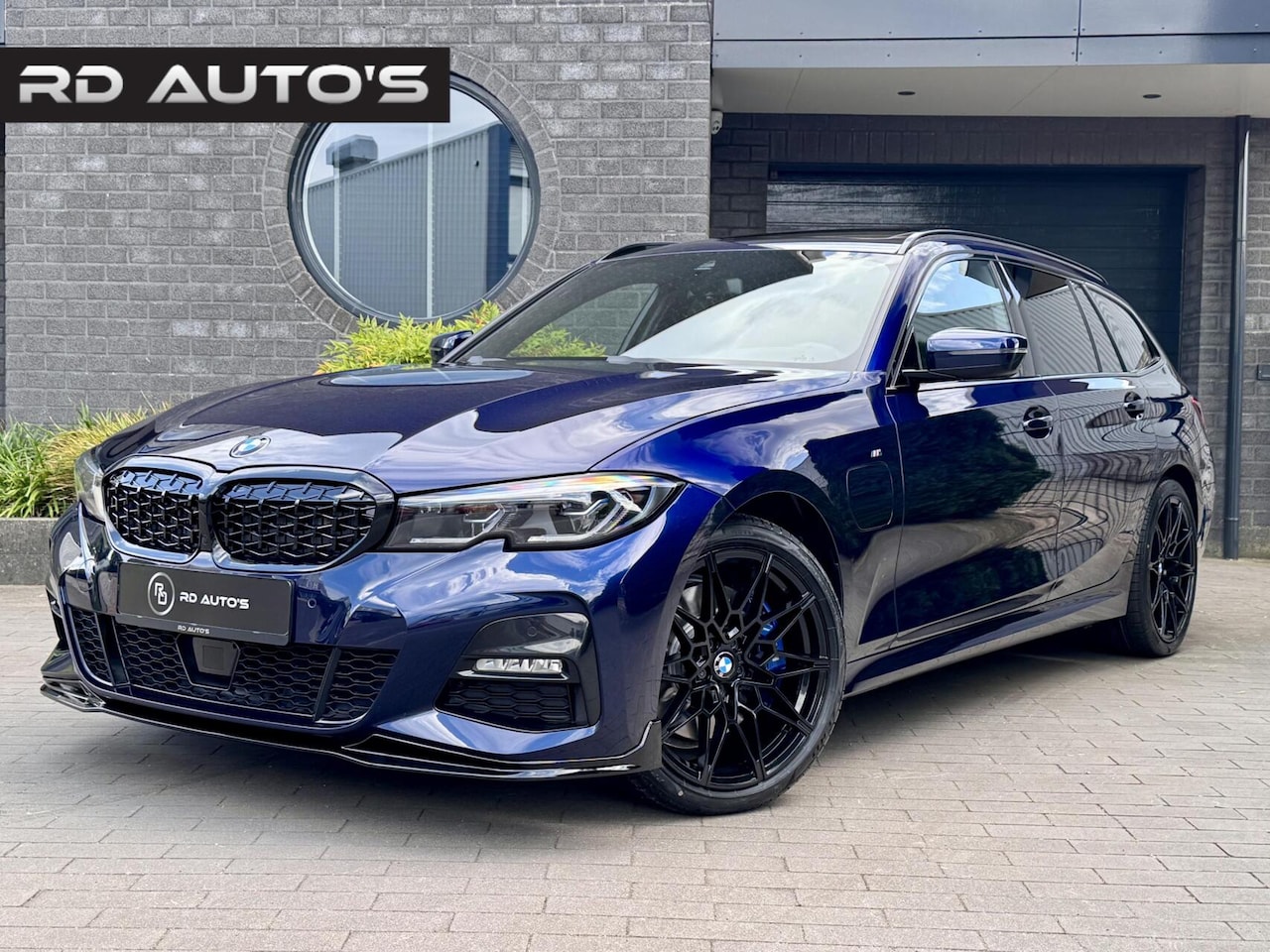 BMW 3-serie Touring - 330e High Executive M Sport Pano H/K HUD Laser Carbon - AutoWereld.nl