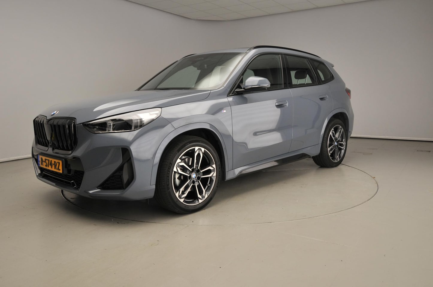 BMW X1 - sDrive18i | M-Sportpakket | LED | Leder | HUD | Panoramadak | Elektr. zetels | Stoelverwar - AutoWereld.nl