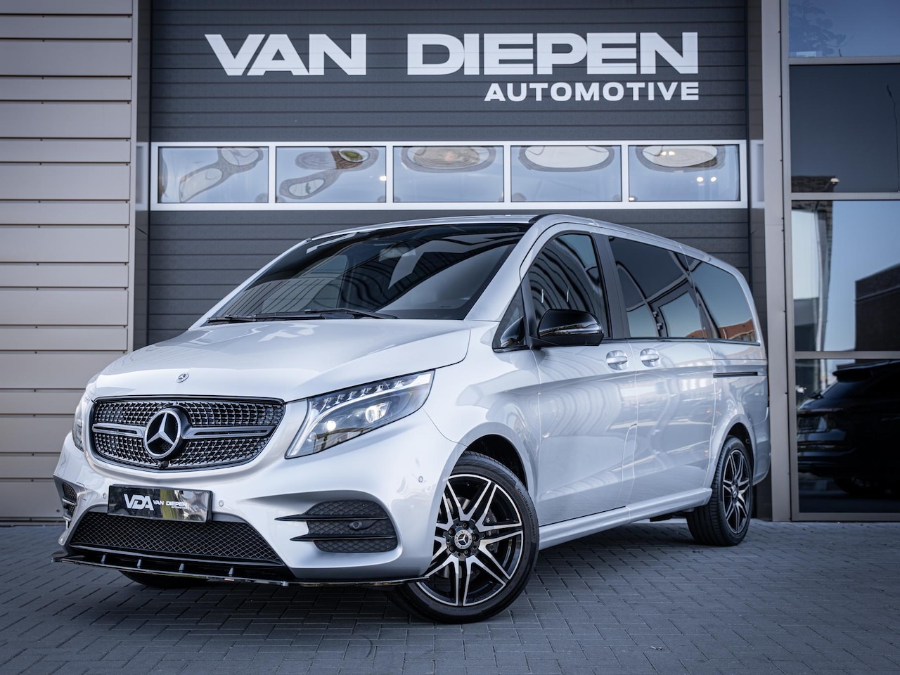 Mercedes-Benz V-klasse - 300d Lang DC Avantgarde Edition - AMG l Burmester l 360cam l Carplay - AutoWereld.nl