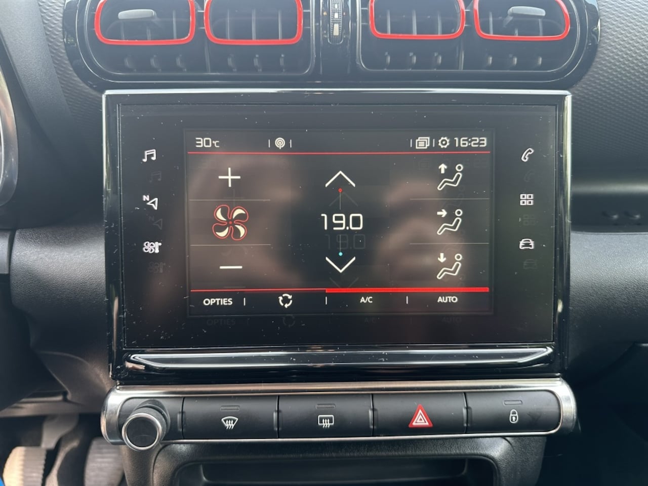 Citroën C3 Aircross - 1.2 110PK Feel Navigatie/Carplay/Trekhaak