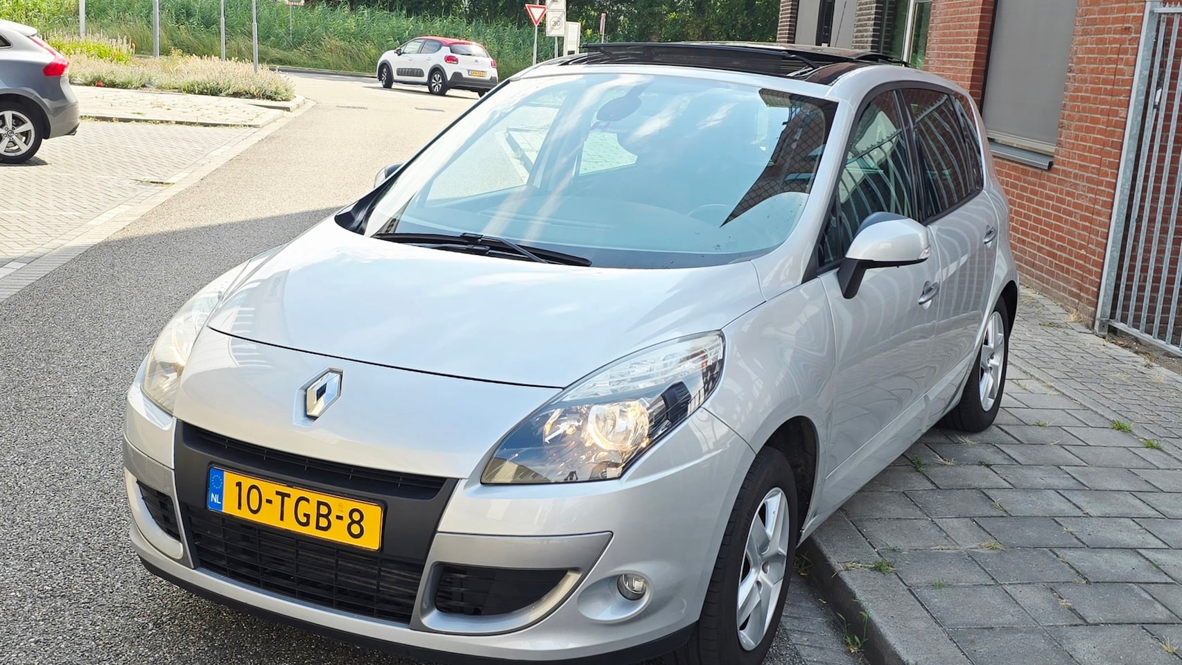 Renault Scénic - 1.4 TCE Parisienne*zeer nette auto*pano*airco ijs*navi*dealer onderhoud*inruil mog!!! - AutoWereld.nl