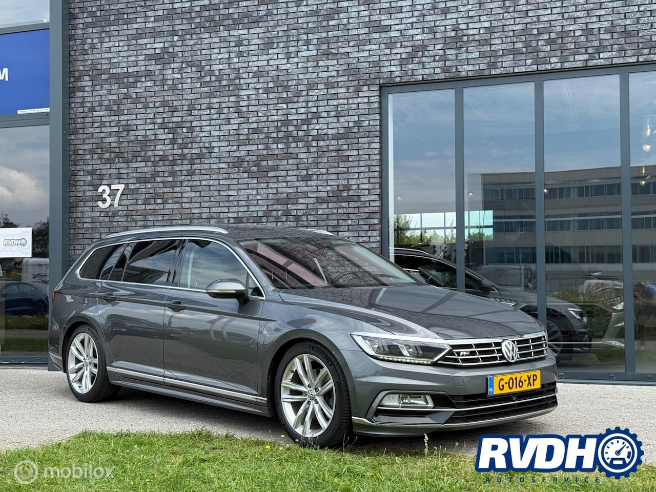Volkswagen Passat Variant - 2.0 TDI Business R DSG |Pano|Camer - AutoWereld.nl