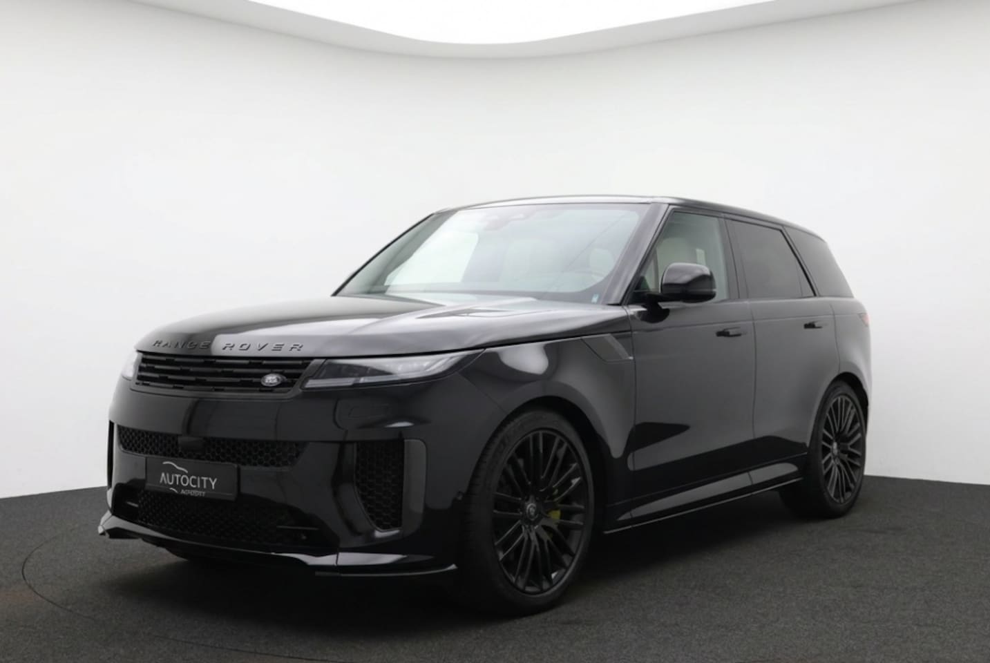 Land Rover Range Rover Sport - P635 SV Edition One Obsidian Black | Panorama | Massage | Carbon - AutoWereld.nl