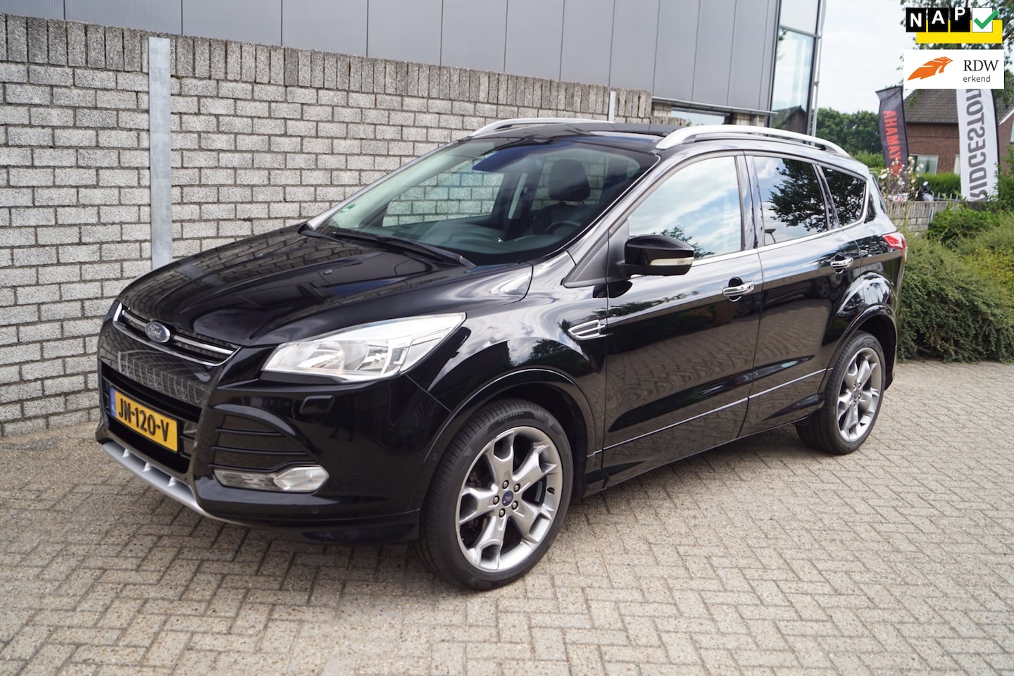 Ford Kuga - 1.5 Titanium Styling Pack 150PK Half Leder Sportst Stoelverw Navi Camera Clima Cruise 2x P - AutoWereld.nl