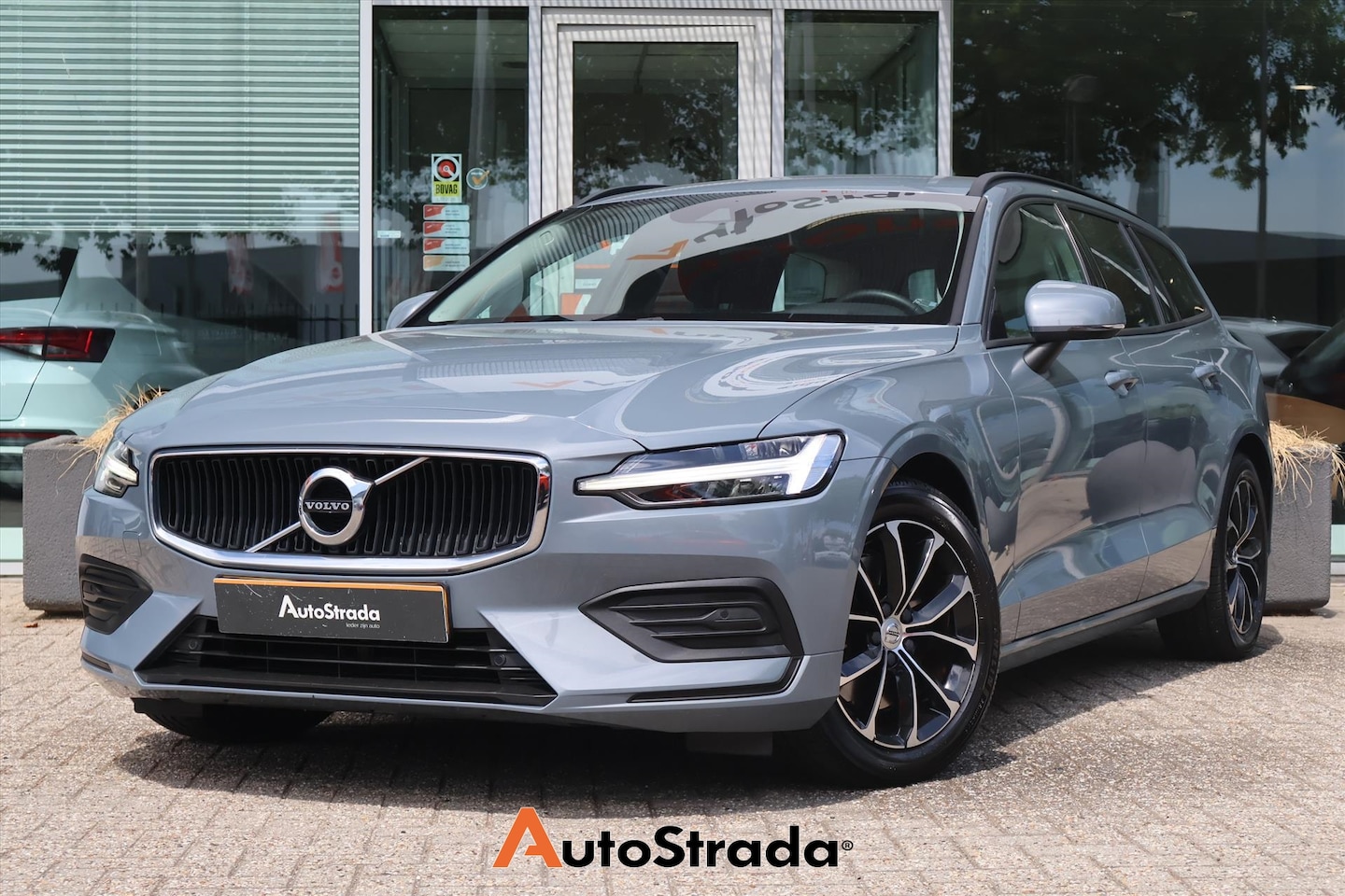 Volvo V60 - B3 Momentum Advantage 163pk | Camera | Stoelverwarming | Carplay | LED | Virtual | ACC - AutoWereld.nl