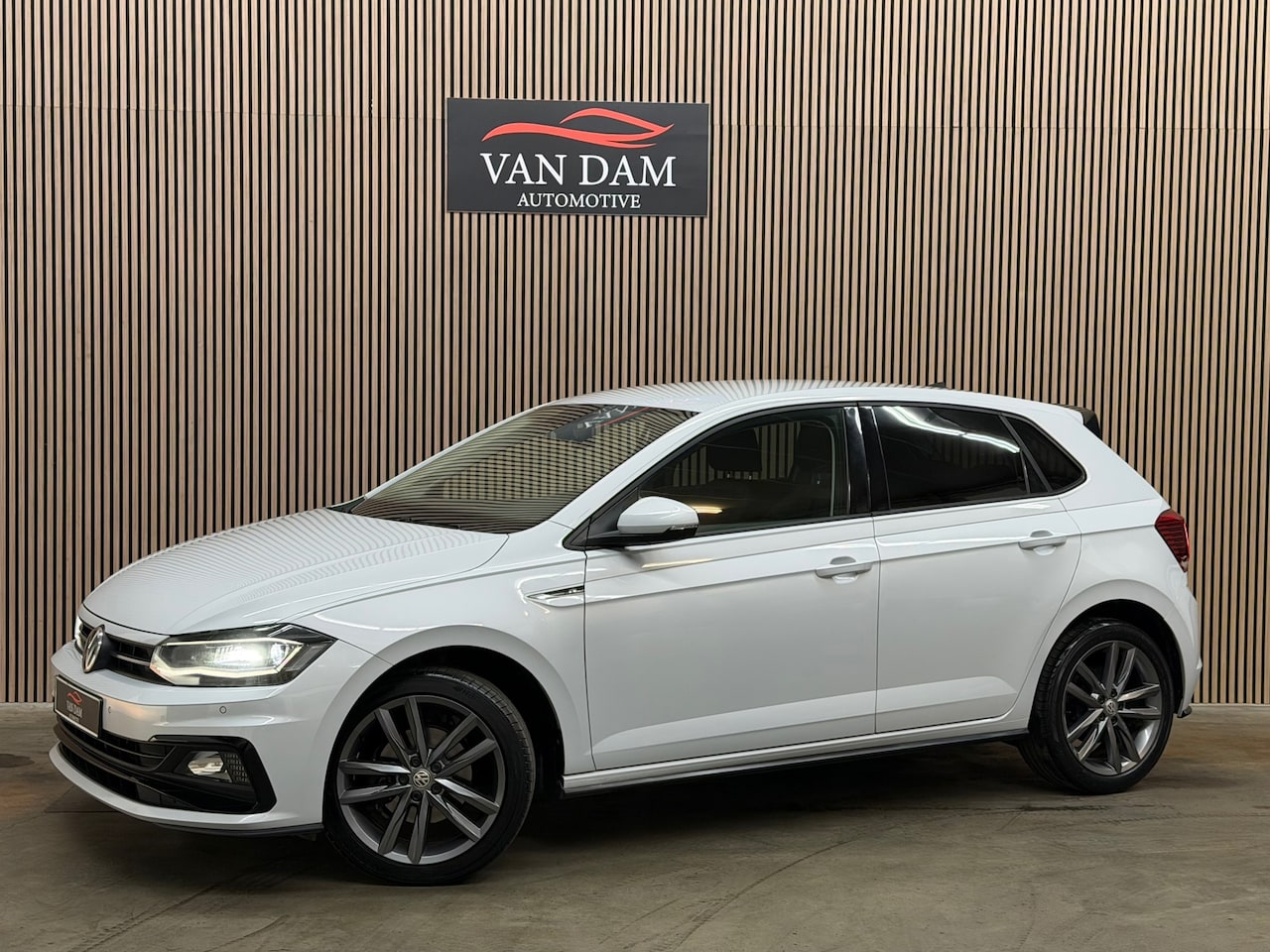 Volkswagen Polo - 1.6 TDI R-Line 2019 DSG LED CRUISE CLIMA CAR-PLAY - AutoWereld.nl