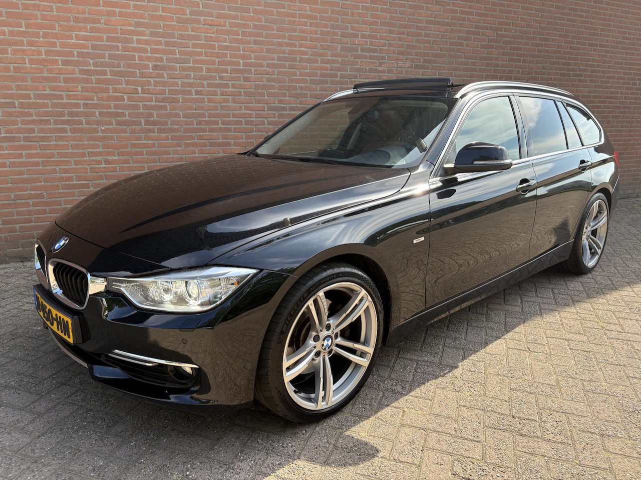 BMW 3-serie Touring - 328i High Executive Panorama - Leder - AutoWereld.nl