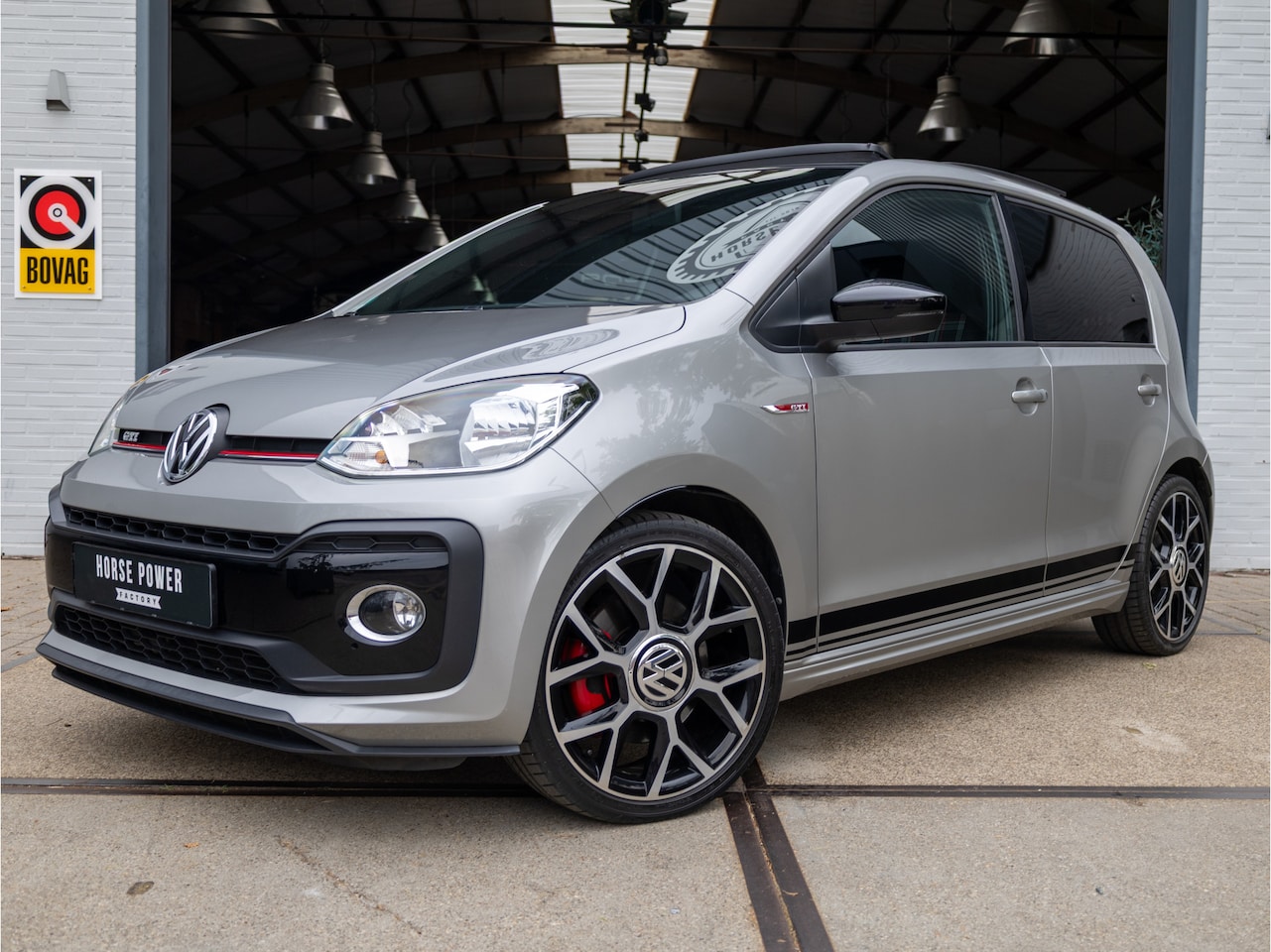 Volkswagen Up! - 1.0 TSI GTI *Pano | Clima | Stoelverwarming | Camera | Sensoren | 17" | LED* - AutoWereld.nl