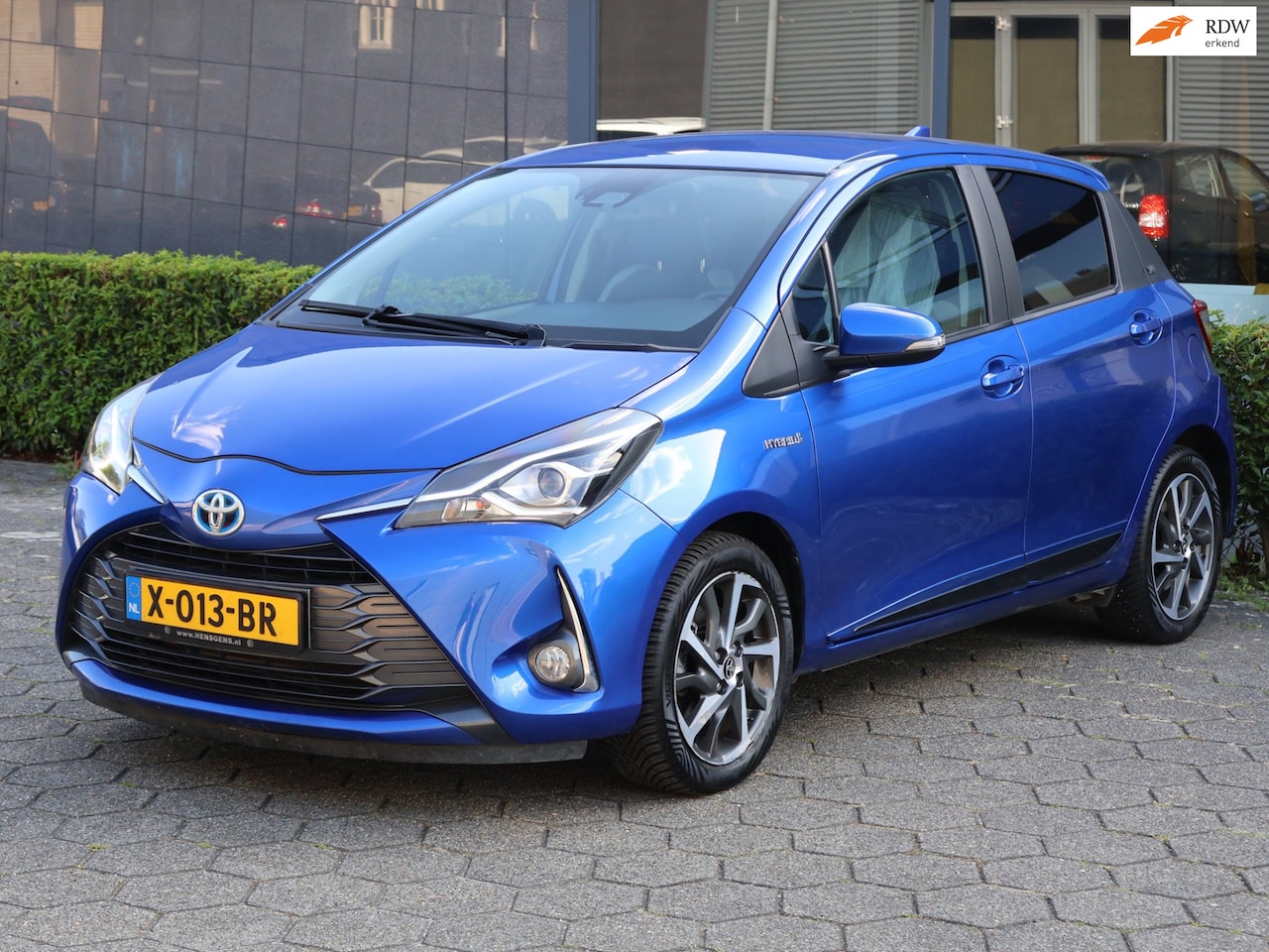 Toyota Yaris - 1.5 Hybrid Executive|Carplay|Lijn Assist|Camera|Cruise|Climate|Dealer Onderhouden - AutoWereld.nl
