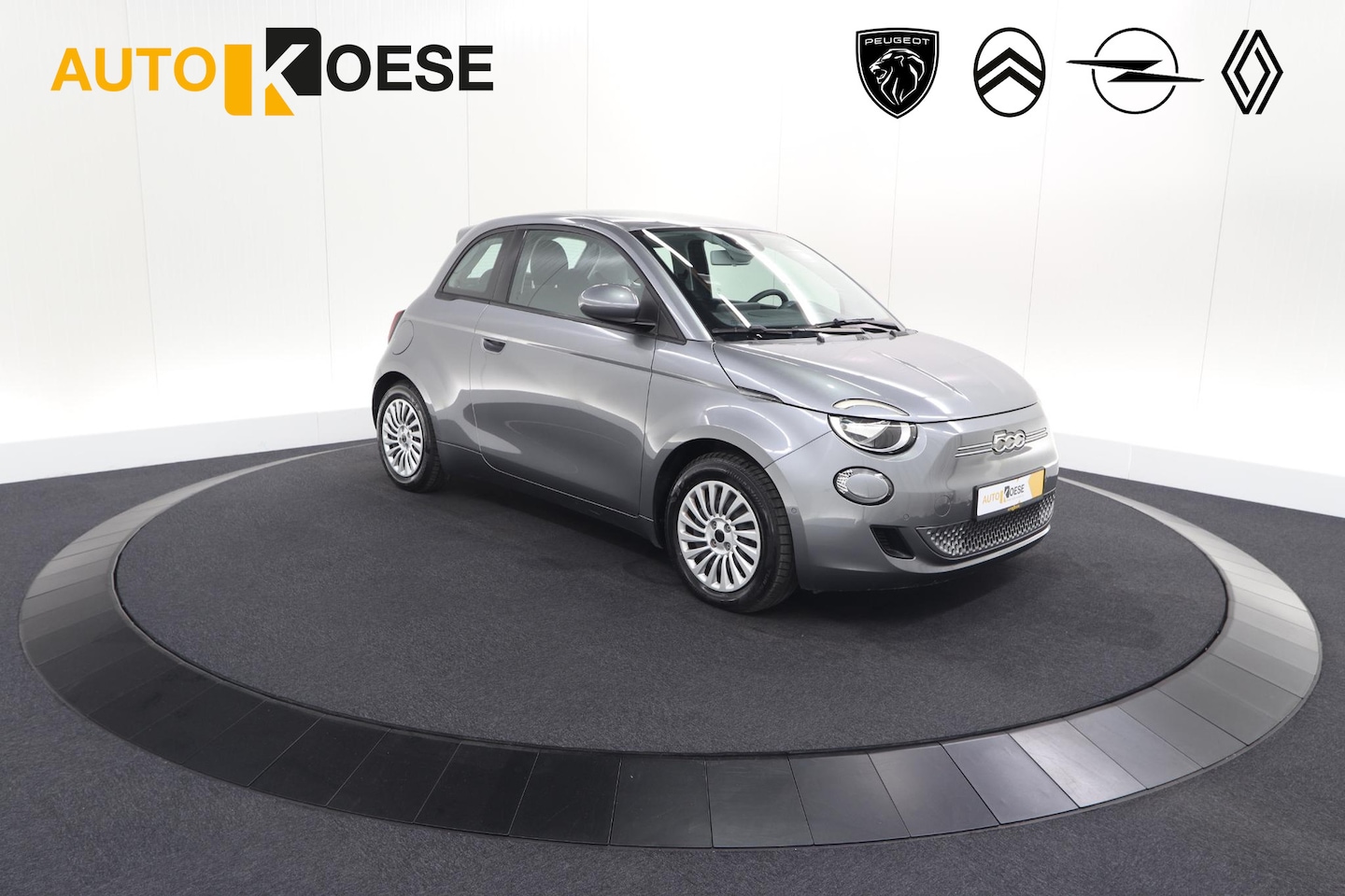 Fiat 500 - Urban 42 kWh | SOH 97.6% | 3 Fase Laadfunctie | Camera | Apple Carplay | Parkeersensoren - AutoWereld.nl