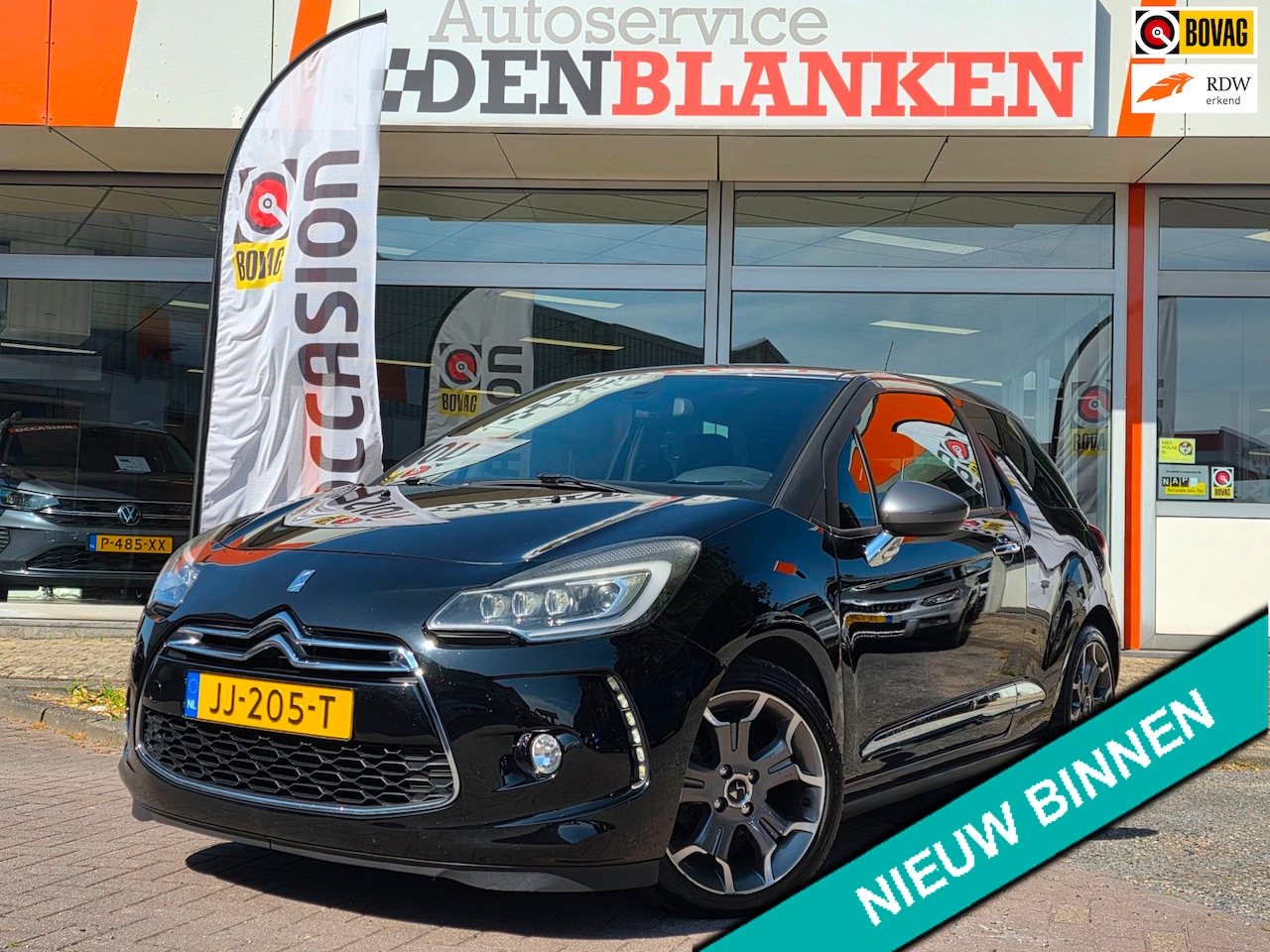 DS 3 - 1.2 PureTech So Chic Automaat BJ.2016 / Navi / Cruise / Clima / 17"Lmv / Trekhaak !! - AutoWereld.nl