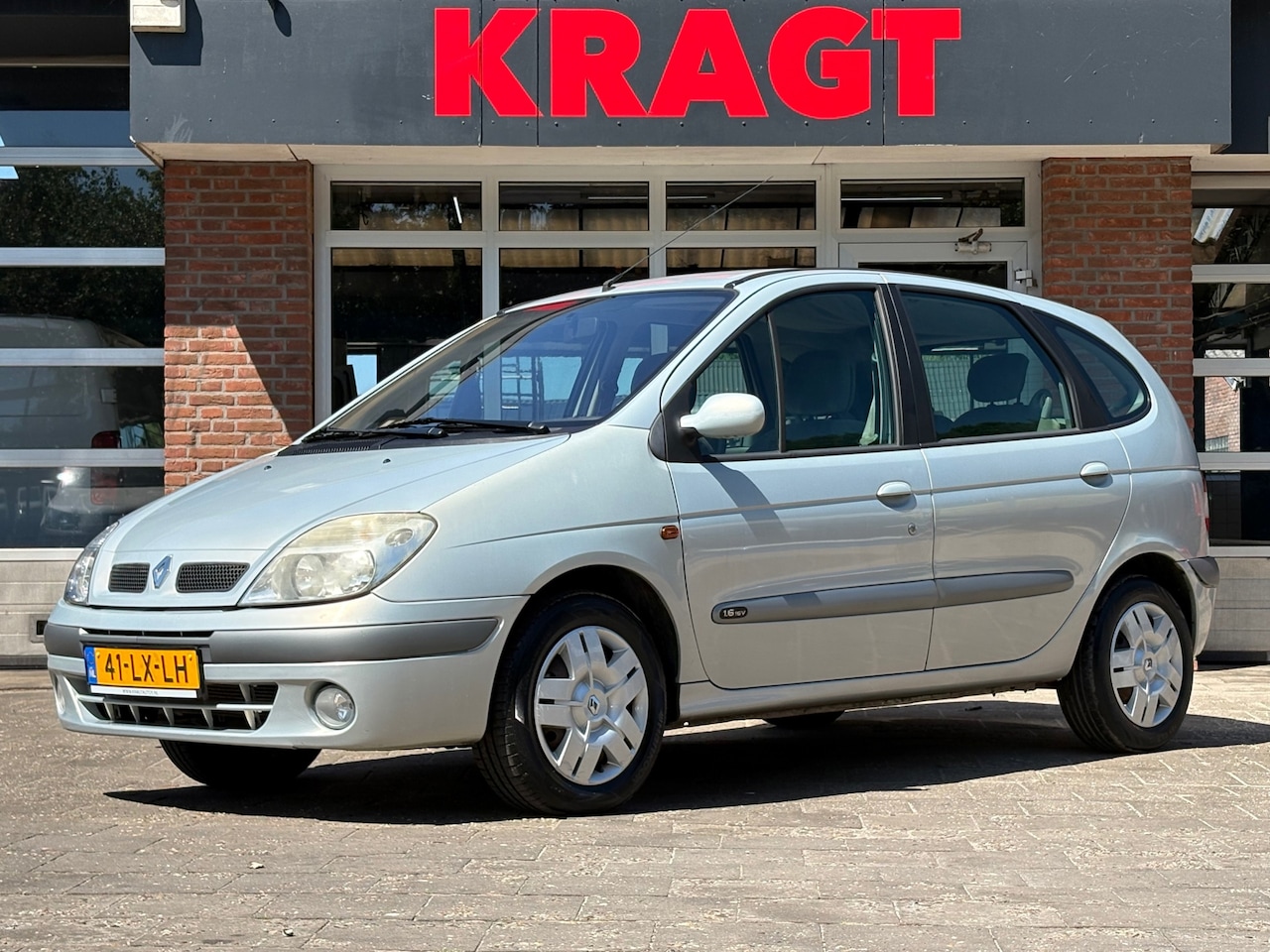 Renault Scénic - Expression 1.6 107 pk - - AutoWereld.nl