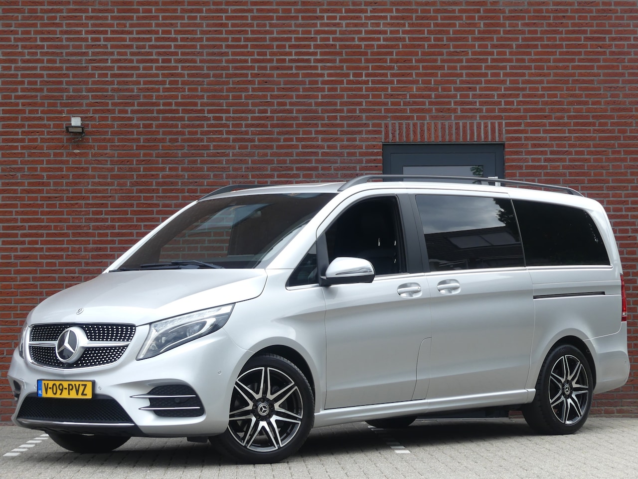 Mercedes-Benz V-klasse - 300d L2 Exclusive AMG Dubbel Cabine Led/Trekhaak/LEER/Elek stoelen - AutoWereld.nl