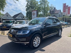 Volkswagen Touareg - 3.0 TDI R-LINE 262PK / SCHUIFDAK / LEDER / NAVI / DYNAUDIO / CAMERA / ELEK. TREKHAAK / ADA