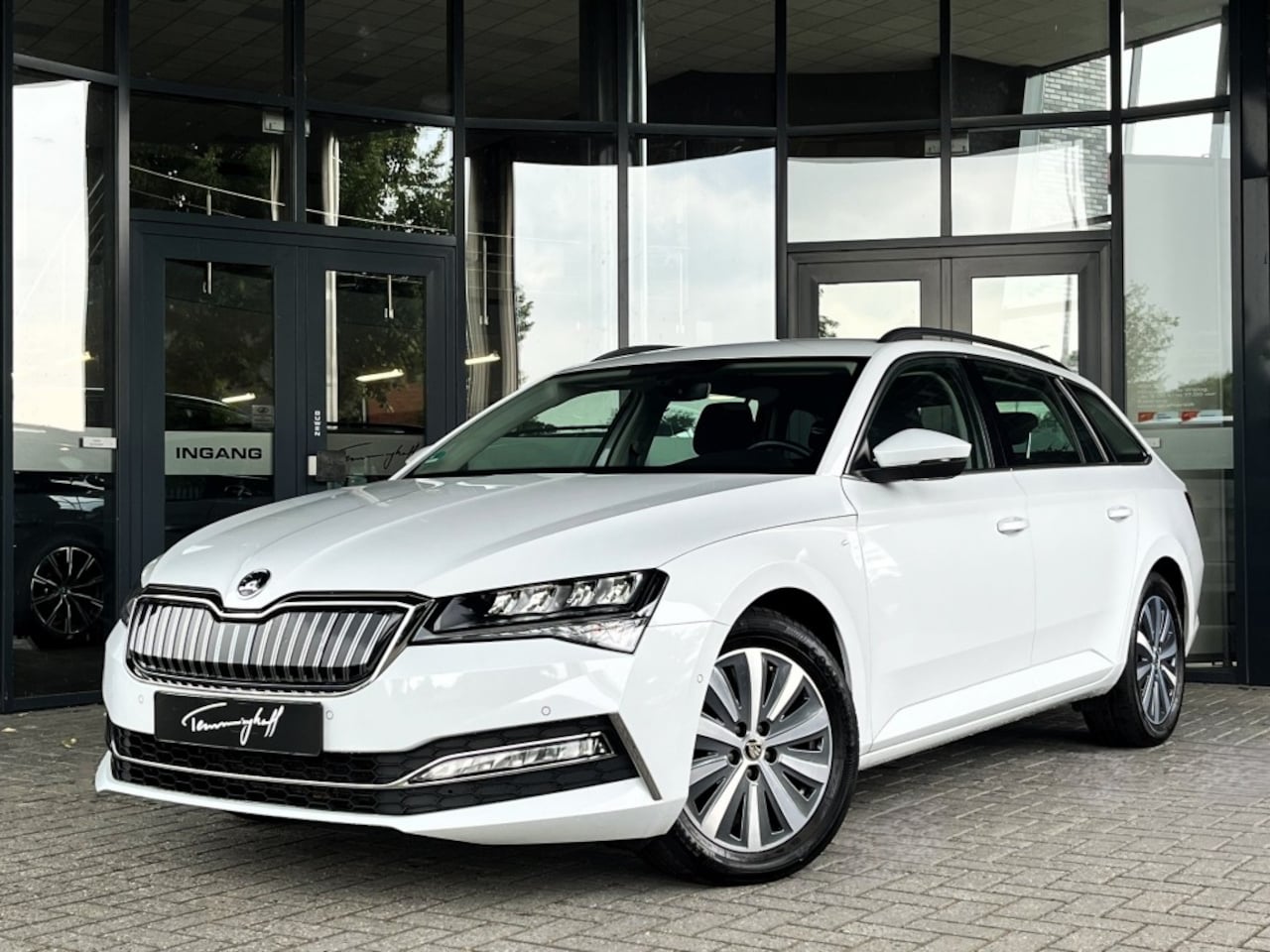 Skoda Superb Combi - COMBI 1.4 TSi IV PHEV - VIRTU - STUURVERW. - AD. CRUISE - AutoWereld.nl