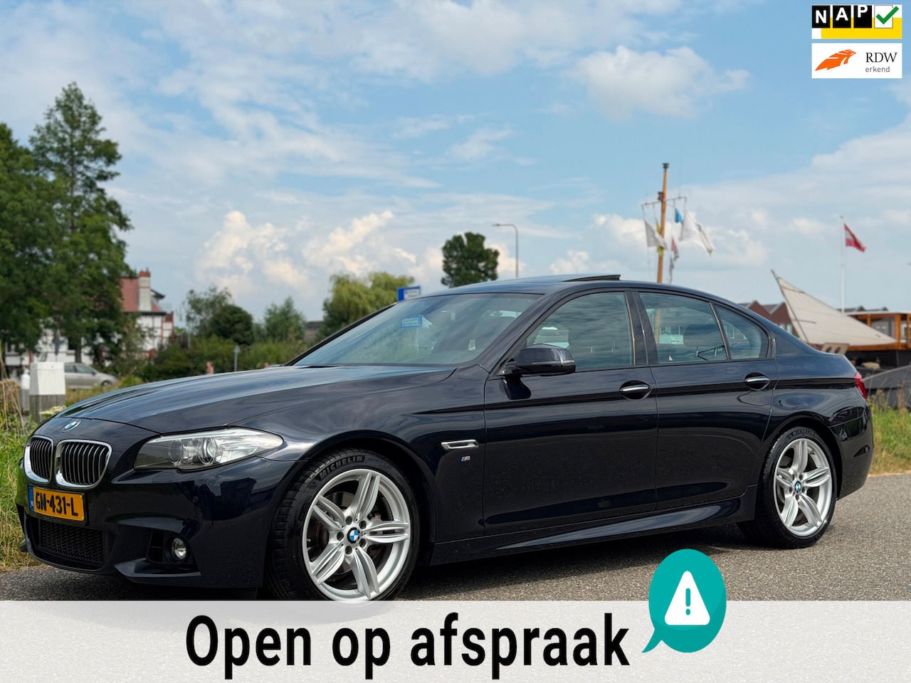 BMW 5-serie - 520i AUTOMAAT M SPORT MEMORY TREKHAAK - AutoWereld.nl
