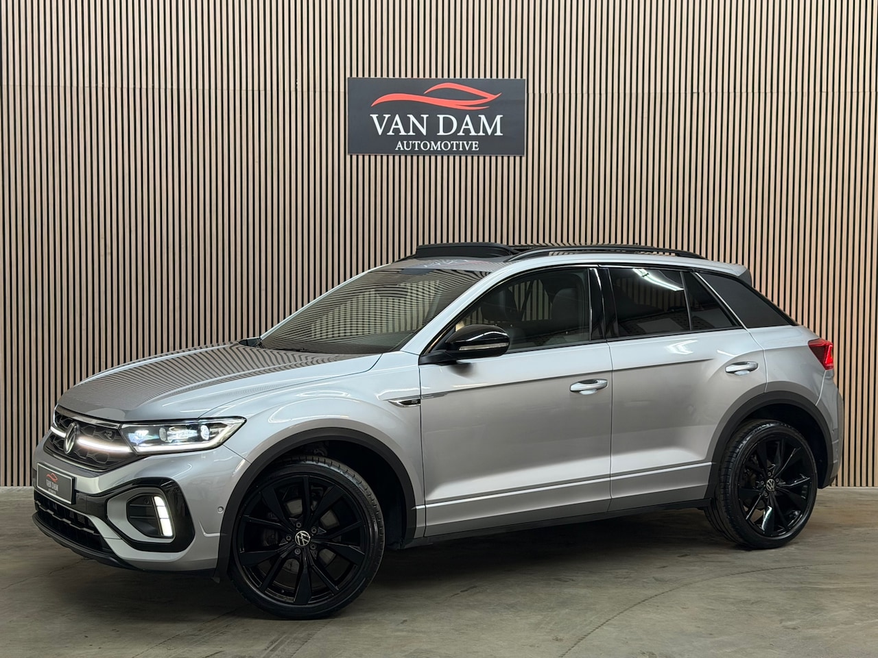 Volkswagen T-Roc - 1.5 TSI R-Line 2022 DSG PANO IQ-LIGHT CAMERA - AutoWereld.nl