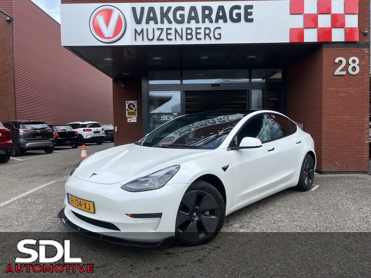 Tesla Model 3 - Standard RWD Plus 60 kWh PANODAK // NAVI // ADAPTIVE CRUISE // CLIMA // AUTOPILOT // CAMER - AutoWereld.nl