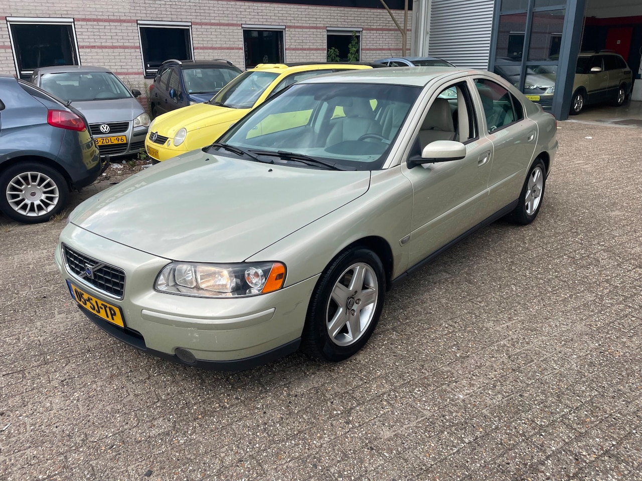 Volvo S60 - 2.4D Edition II 1 ste eigenaar weinig km - AutoWereld.nl