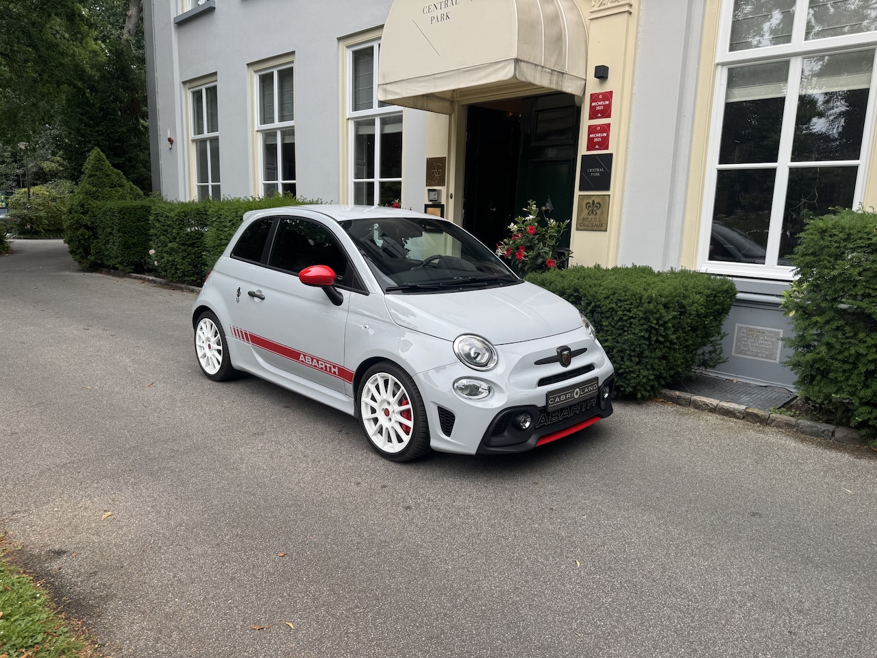 Abarth 595 - 1.4 T-Jet Competizione 70th Anniversary, Sabelt - AutoWereld.nl