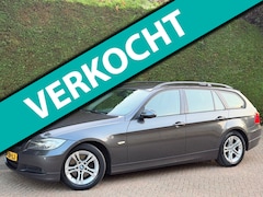 BMW 3-serie Touring - 318i RIJDSUPER/NLAUTO/LEER/NAVI/PDC/APK