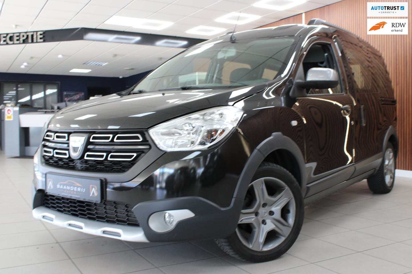 Dacia Dokker - 1.3 TCe Comfort | Airco | Cruise control | Navi | Parkeersensoren & Camera | Stoelverwarmi - AutoWereld.nl
