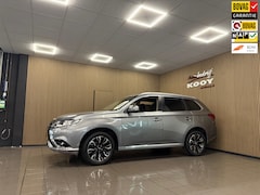 Mitsubishi Outlander - 2.0 PHEV Executive Edition * Stoelverwarming / LM Velgen / Parkeersensoren / NL Auto