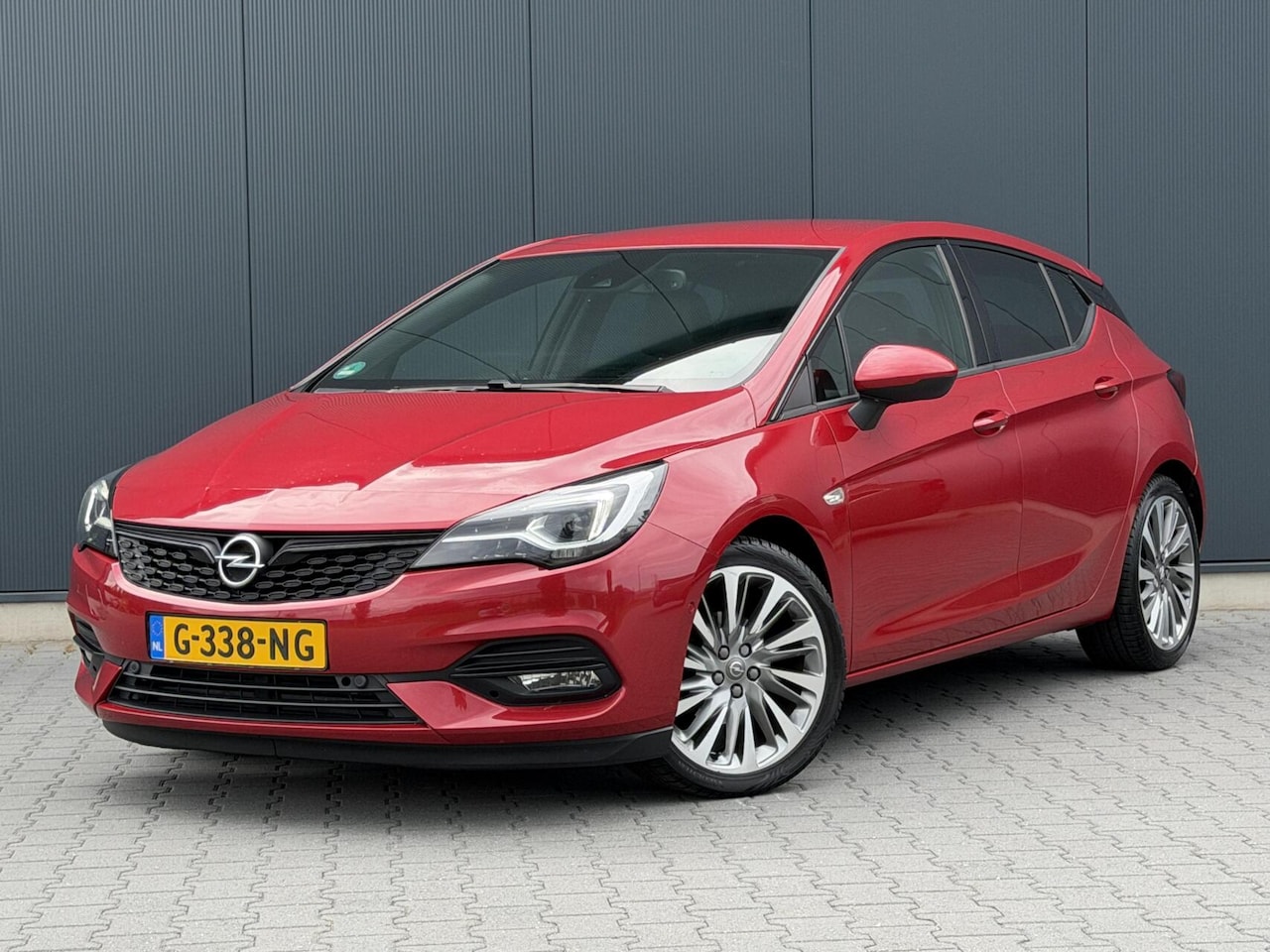 Opel Astra - 1.2 Launch Elegance Leder - Led - Camera - Trekhaak - Stoelkoeling - Achterbank Verwamd - AutoWereld.nl