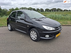 Peugeot 206 - 1.4 Air-line 2 BJ 2005 AIRCO Goed Onderhouden Mooie Peugoet 42 dkm