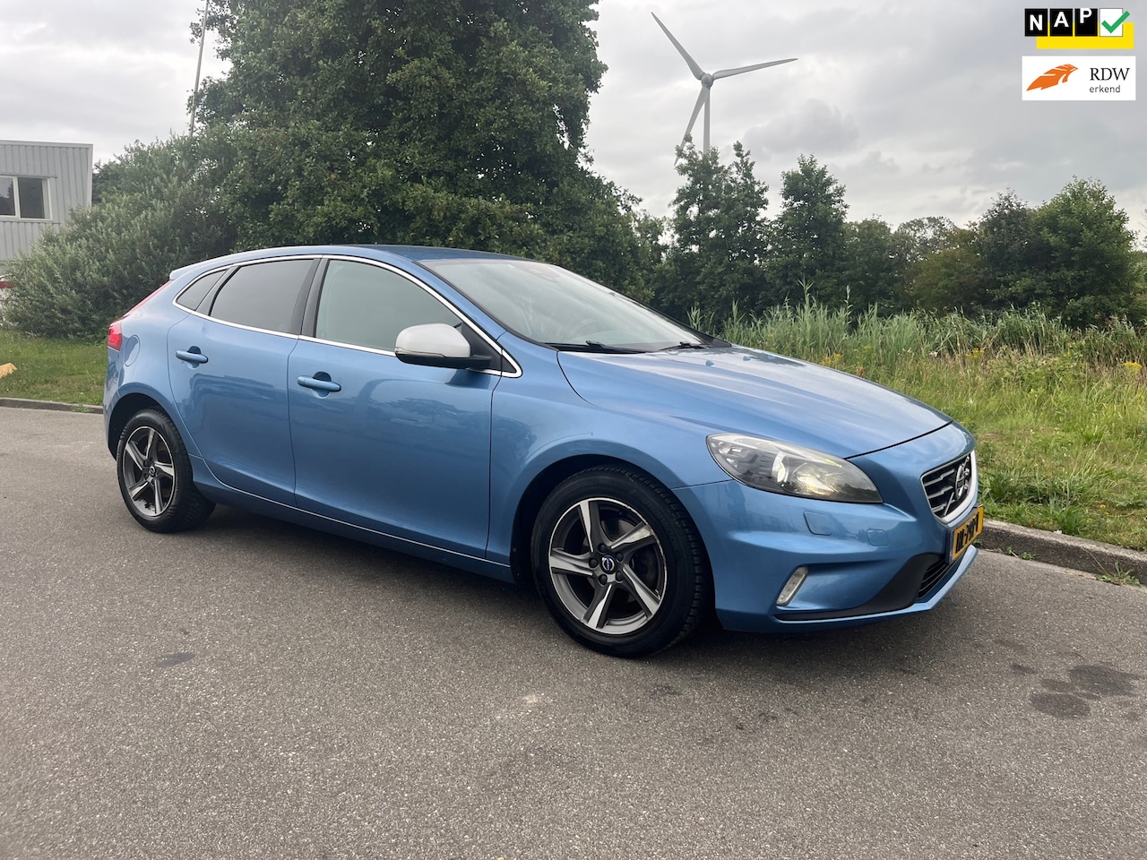 Volvo V40 - 2.0 D2 R-Design Business BJ 2015 AIRCO Zeer Nette Staat - AutoWereld.nl