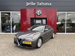 Alfa Romeo Giulia - 2.0T Super | Climate Control | Navigatie | Afneembare Trekhaak |