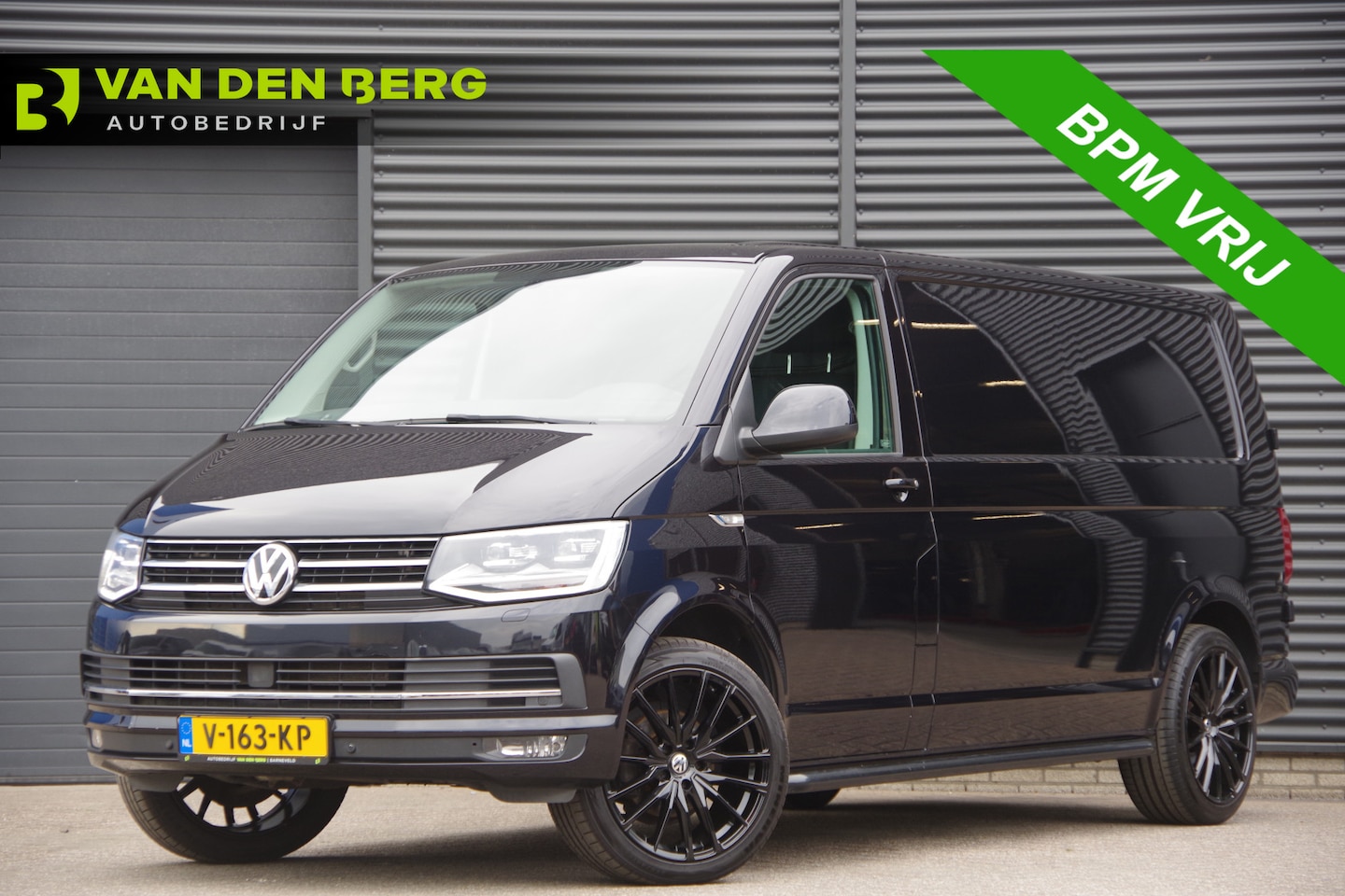 Volkswagen Transporter - 2.0 TDI L2 Highline 150PK AUT. LED, ADAPT. CRUISE, TREKHAAK, NAVI, AIRCO, VOORRUIT VERWARM - AutoWereld.nl