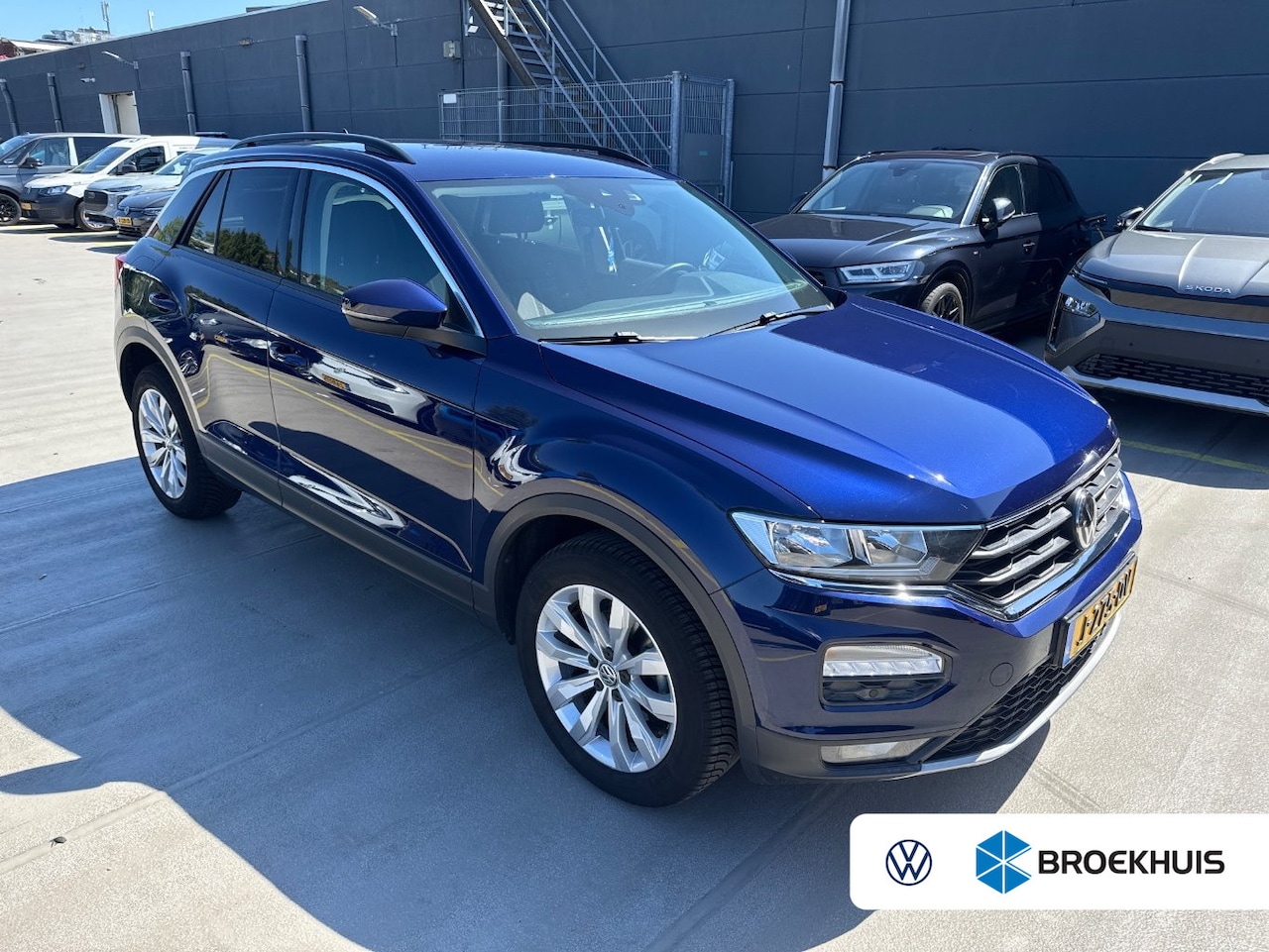 Volkswagen T-Roc - 1.0 TSI 115PK Style Business | TREKHAAK | ALL SEASON | NAVIGATIE | ADAPT. CRUISE | 17 INCH - AutoWereld.nl