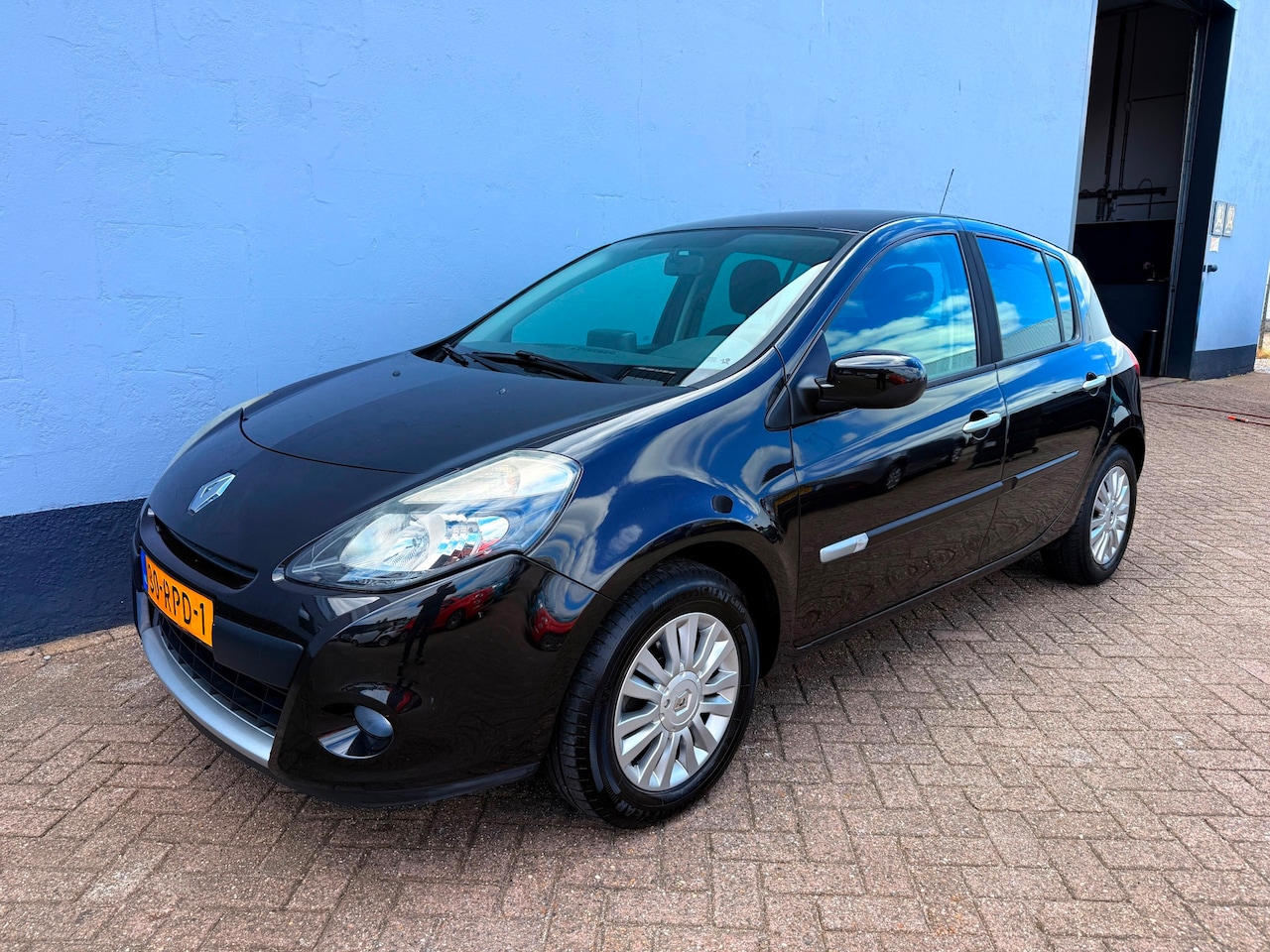 Renault Clio - 1.2 Collection 5-Deurs - Airco - LMV - AutoWereld.nl