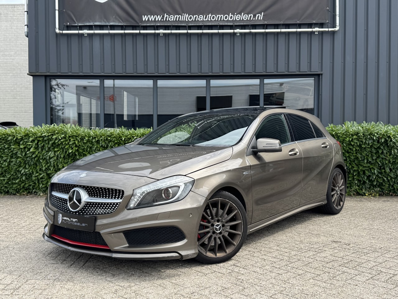 Mercedes-Benz A-klasse - 250 AMG 211pk Aut. Sport Ambition Xenon Leder Camera Panoramdak 149dkm!! - AutoWereld.nl